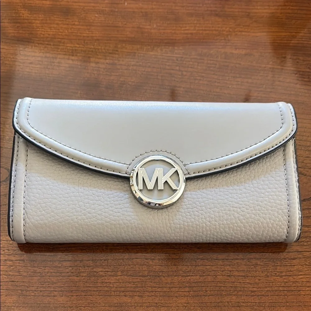 Michael Kors Fulton large Gray Leather Wallet / Flap Closure lots of space NWOT